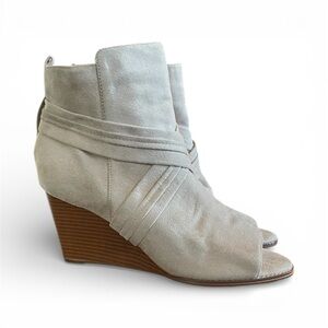 Journee Collection beige Cream Wedge Ankle peep toe Boots size 11